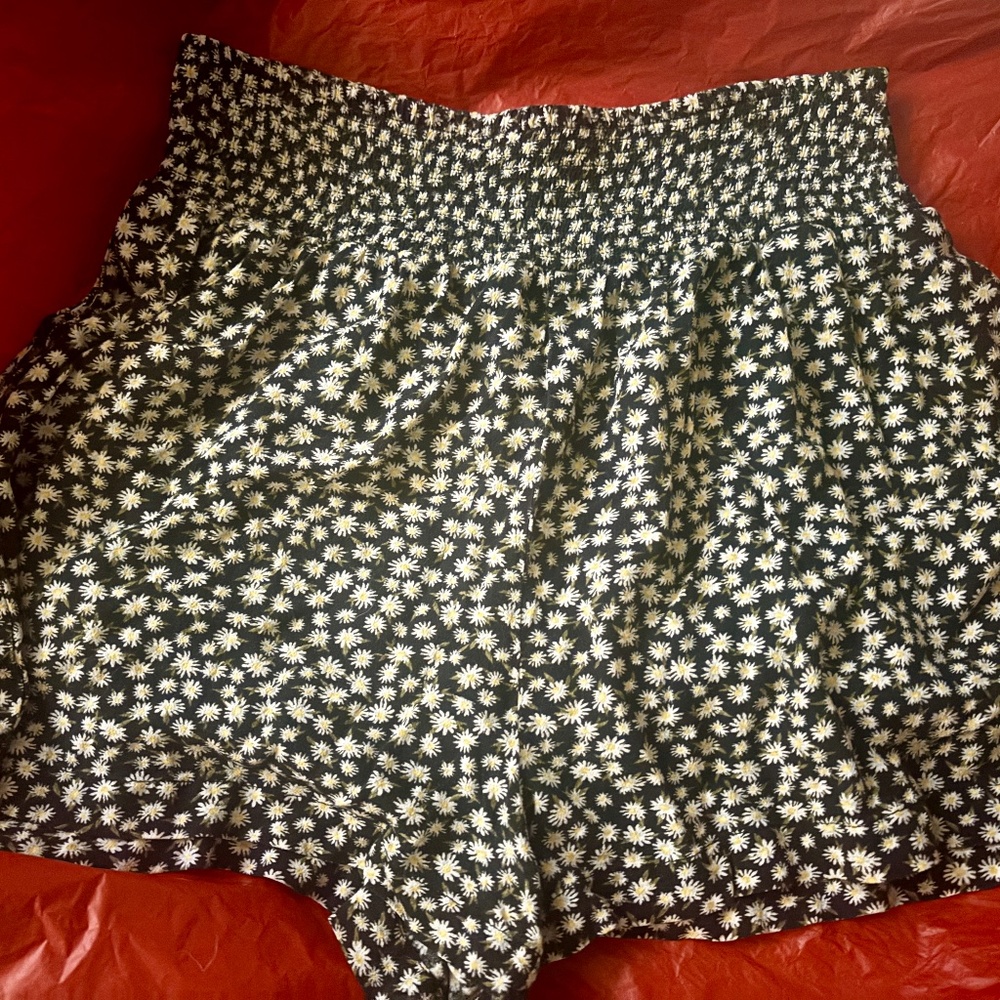 Daisy Print Shorts